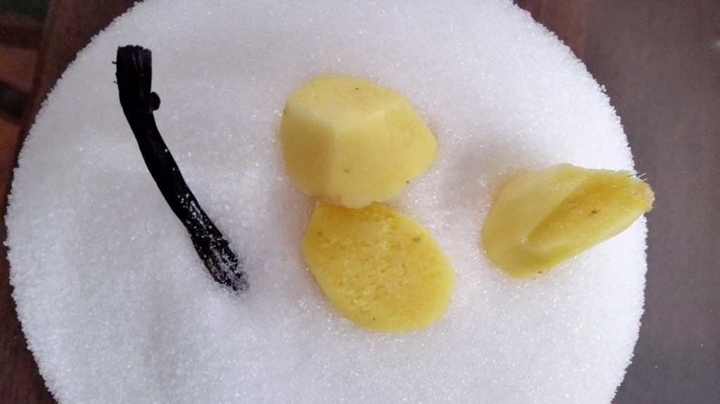 Zucchero vanigliato e zenzero a pezzi