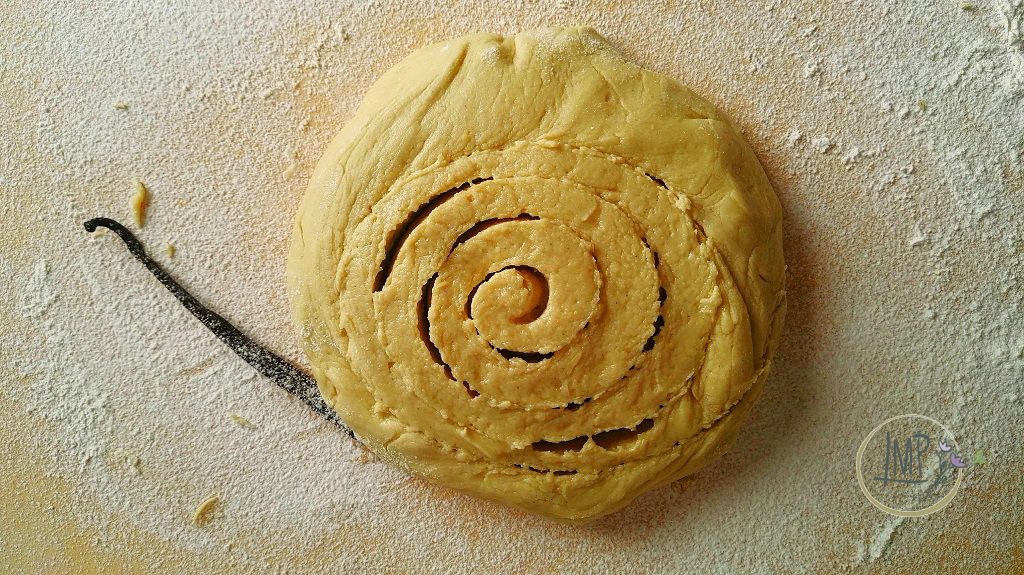 Koulourakia biscotti greci pasquali impasto con bacca di vaniglia
