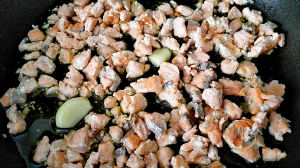 Maccheroni genovesi al ragù di salmone salmone rosolato