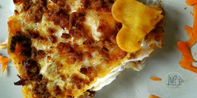 Lasagne di Halloween con zucca fetta nel piatto
