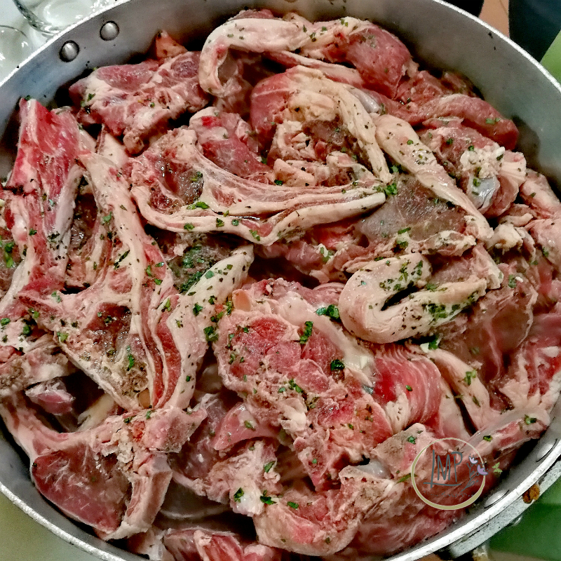 Arrosticini abruzzesi bistecche di pecora marinate