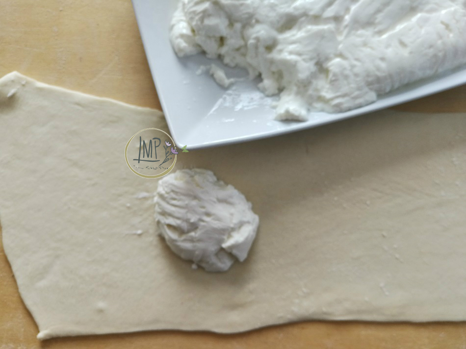 Preparazione focaccine al formaggio 3